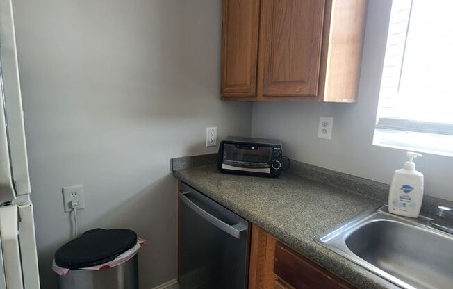 2 beds, 1 bath, $1,700