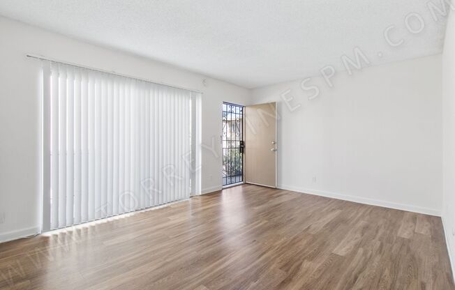 COMING SOON! Pacific Beach 1 BR w/ Parking and Balcony