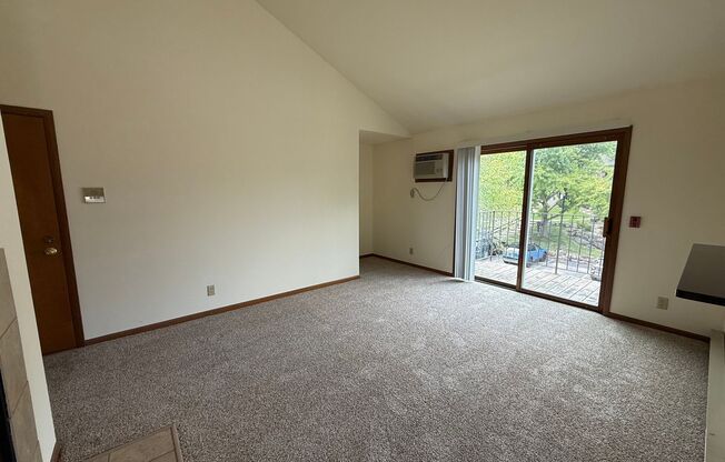 2 beds, 2 baths, 950 sqft, $1,750, Unit 7633CC