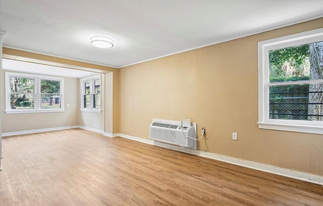 1 bed, 1 bath, 552 sqft, $875, Unit 92 W. 55th St. Unit 1