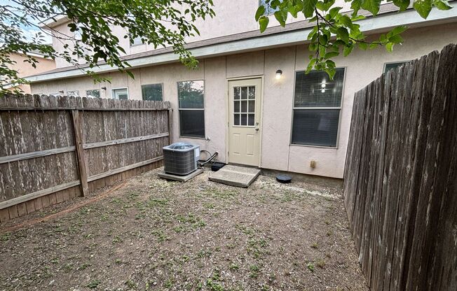 3 beds, 2.5 baths, $1,045, Unit 10718 Mathom Lndg Unit 2
