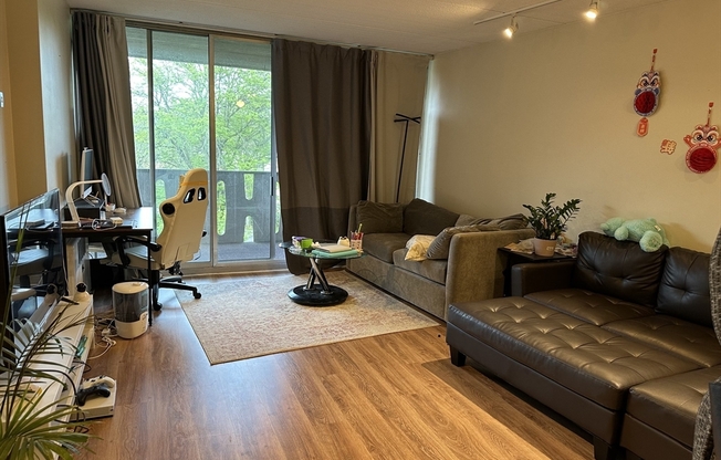 1 bed, 1 bath, 606 sqft, $2,100, Unit 428