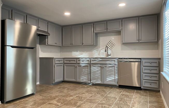 2 Bedroom Duplex near Lake Overholser
