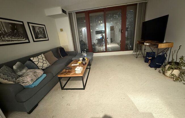 1 bed, 1 bath, 820 sqft, $1,993, Unit 1903