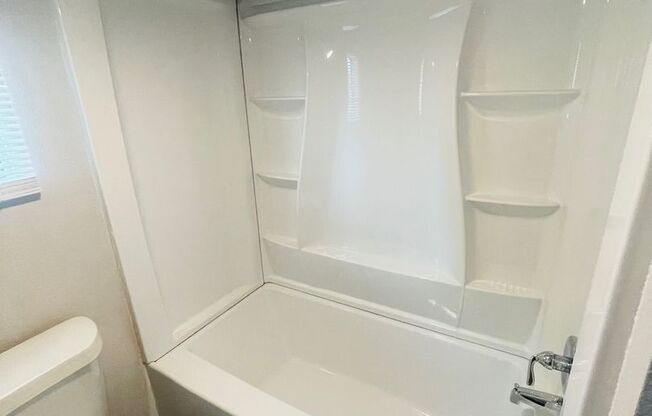 Studio, 1 bath, $995, Unit Unit B