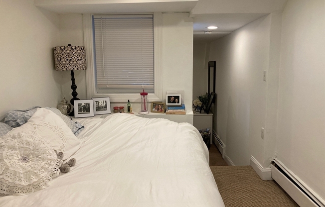 1 bed, 1 bath, $2,350, Unit B