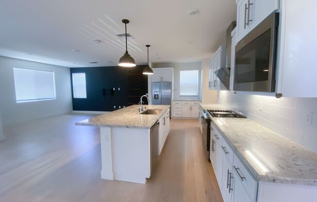 Charming 4 bed, 4.5 bath townhome