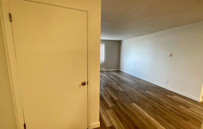 2 beds, 1 bath, 760 sqft, $1,100, Unit 5