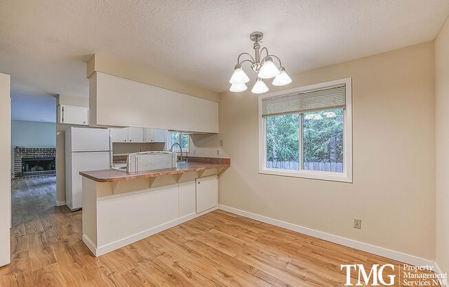 SW Portland 2 BD Home with Garage & Outdoor Space