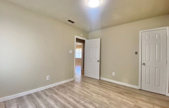 3 beds, 1 bath, $1,025