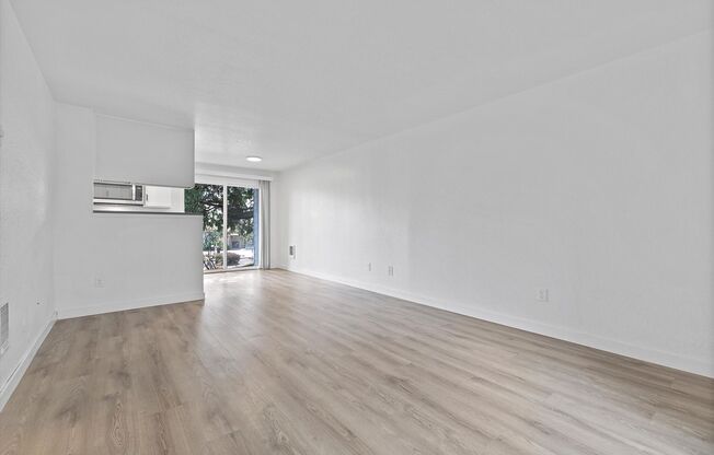 2 beds, 1 bath, 803 sqft, $1,575, Unit CMV 12215 - 101