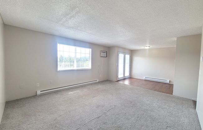 2 beds, 1 bath, $1,095, Unit 303