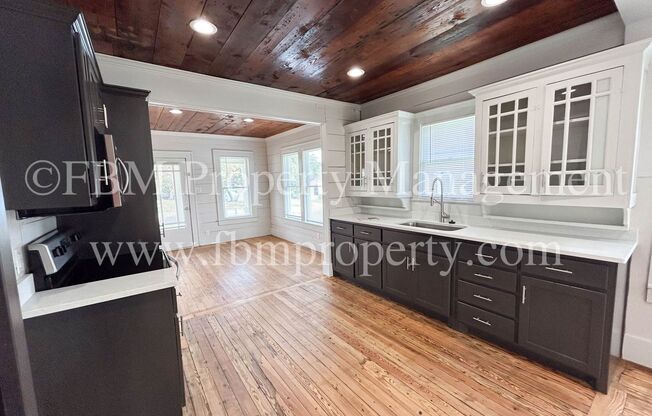 2 beds, 1 bath, $1,600