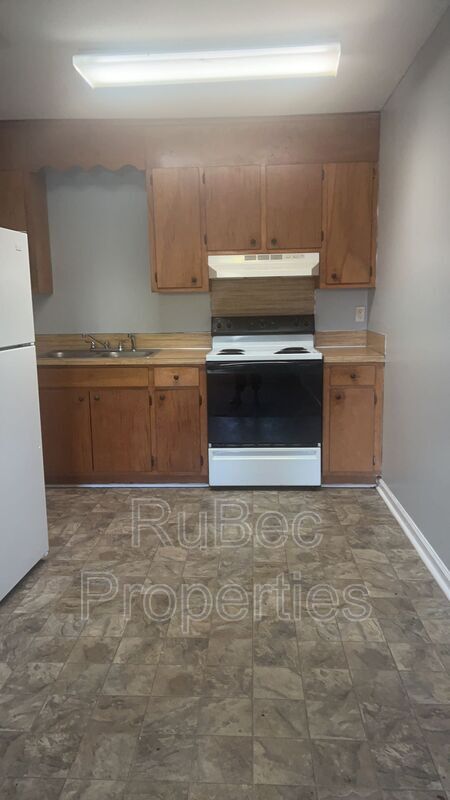 472 S KING ST