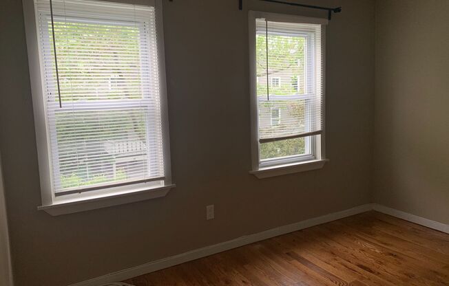 Gorgeous 3BR, Single Family Home IN EAST ROCK! PARKING! LAUNDRY!