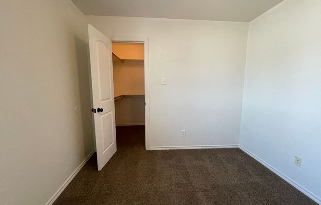 3 beds, 2 baths, 1,100 sqft, $1,495, Unit 8109