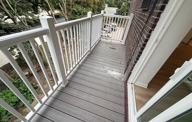 2 beds, 1 bath, $2,200, Unit 30