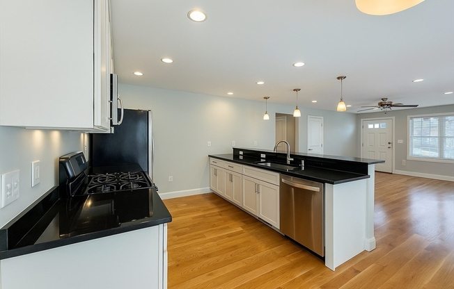 34 KNOWLTON ST