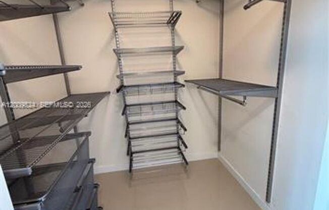 2 beds, 2 baths, 1,325 sqft, $5,000, Unit 465 Brickell Ave # 619