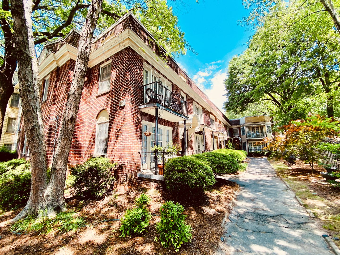 934-950 Ponce De Leon Avenue