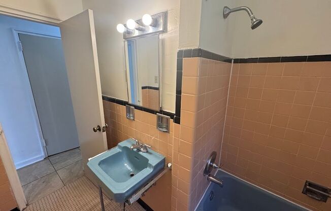 3 beds, 1 bath, $1,995, Unit 210C