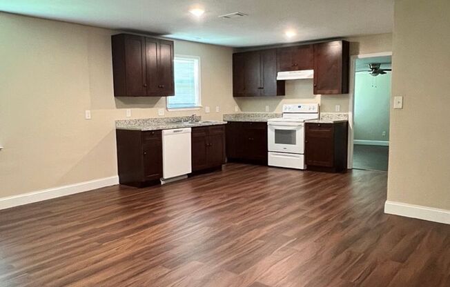 Newly remodeled 4bed/2bath in Orange, TX