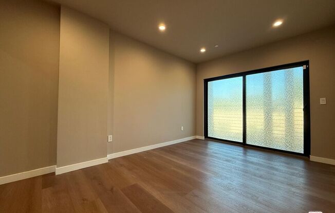 9904 LAUREL CYN BLVD