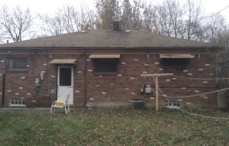 3 beds, 2 baths, $1,300