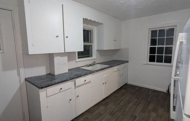 2 beds, 1 bath, $1,000