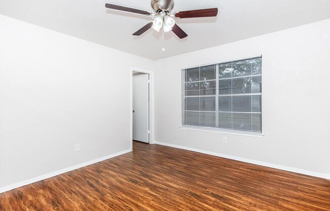 3 beds, 1.5 baths, 1,125 sqft, $1,495