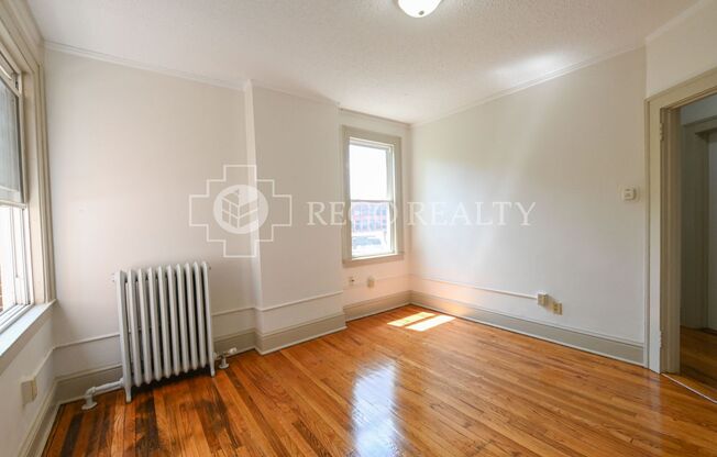 2 beds, 1 bath, $1,550, Unit C1