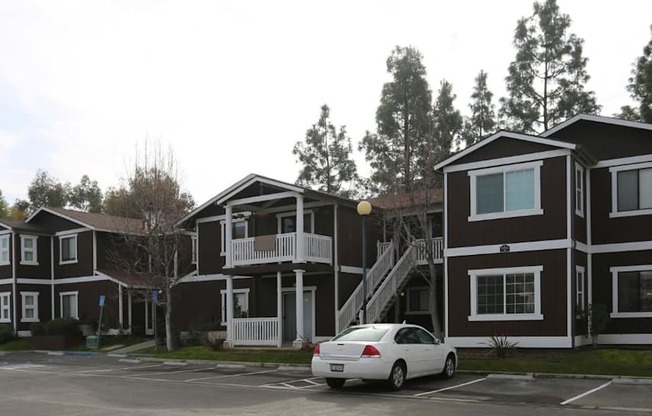 a row of houses with a car parked in a parking lot