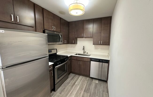 2 beds, 1 bath, $1,395, Unit 202