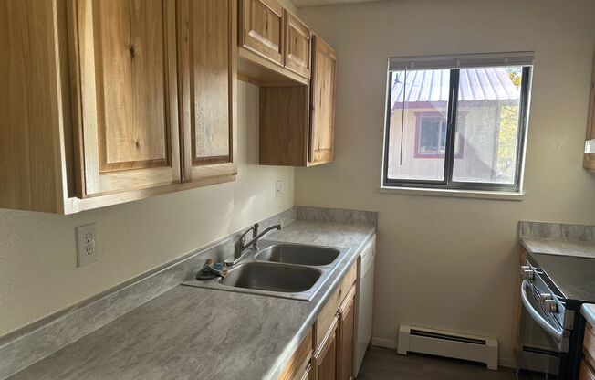 2 beds, 1 bath, 900 sqft, $1,050, Unit 3