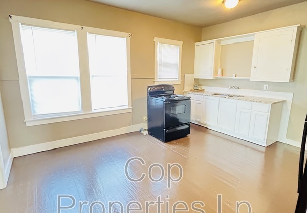1211 HAMMOND AVE