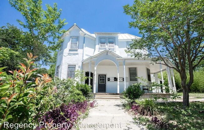 711 E CARSON ST