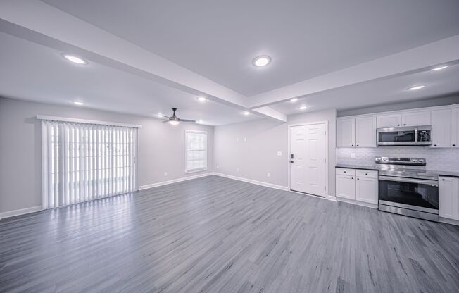 3 beds, 2 baths, 1,300 sqft, $2,300