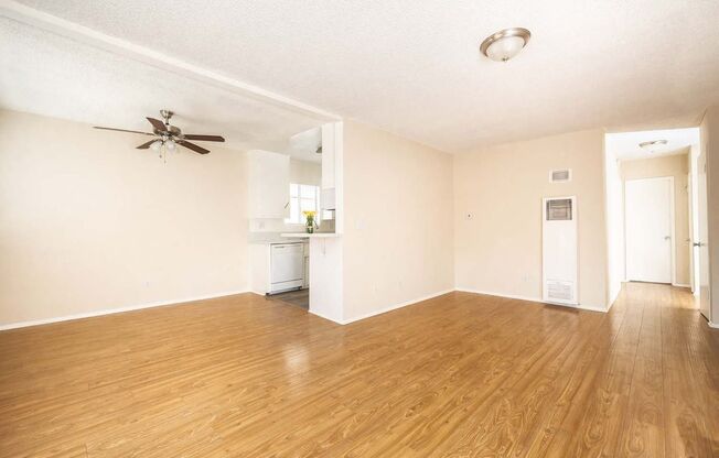 5715 Vineland Ave