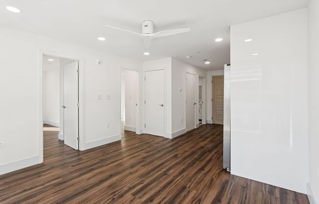 2 beds, 2 baths, 842 sqft, $2,300, Unit 524