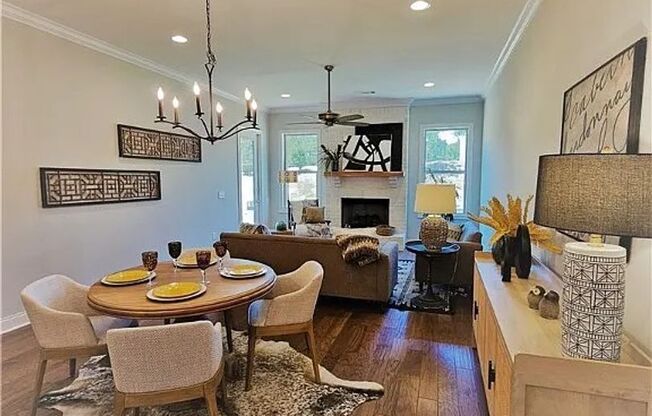 New 3 bed 2 bath Condo in Windsor Village!