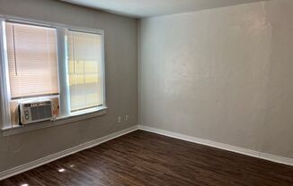 3 beds, 1 bath, $875