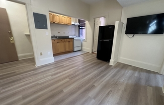 1 bed, 1 bath, 450 sqft, $2,300, Unit 8