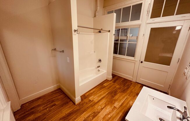 2 beds, 1.5 baths, 1,092 sqft, $1,525, Unit 700 Linden Ave Apt 208