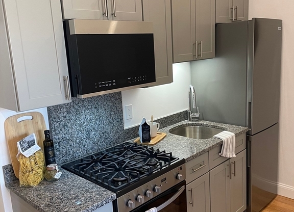 Studio, 1 bath, $1,475, Unit 1L