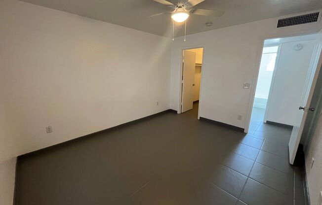 3 beds, 1 bath, 900 sqft, $1,595, Unit 01