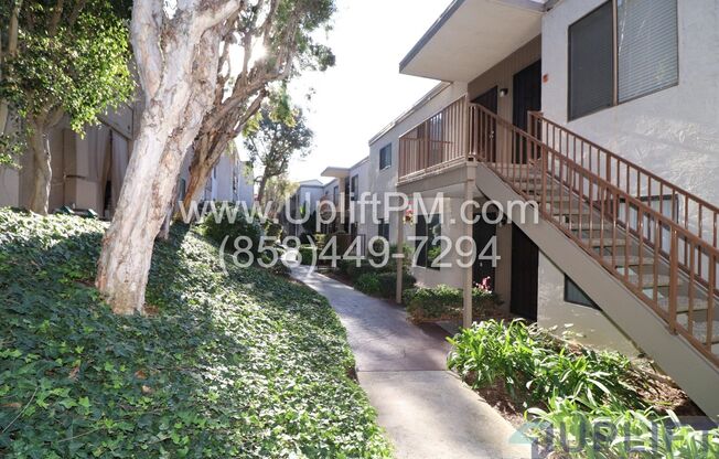 Charming 1 Bed / 1 Bath Condo in Gated Community in a Prime Central Location