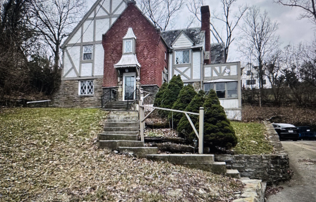 787 LUDLOW AVE