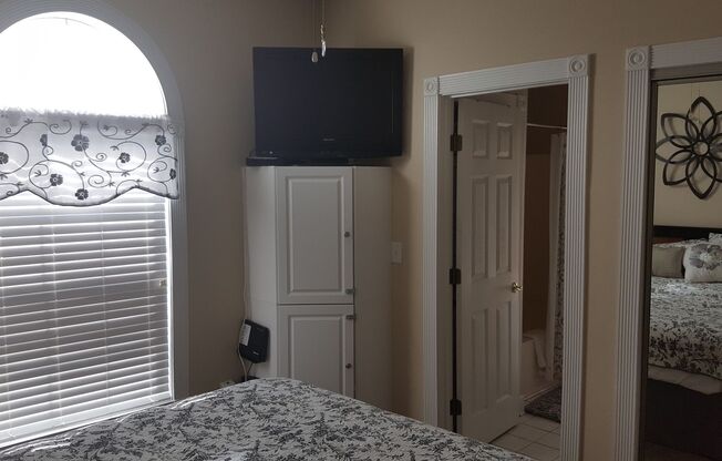 1 bed, 1 bath, $1,300