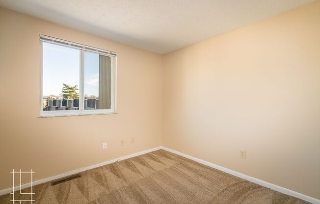 2 beds, 1 bath, $1,400, Unit 393 E Buttles Ave Apt. G