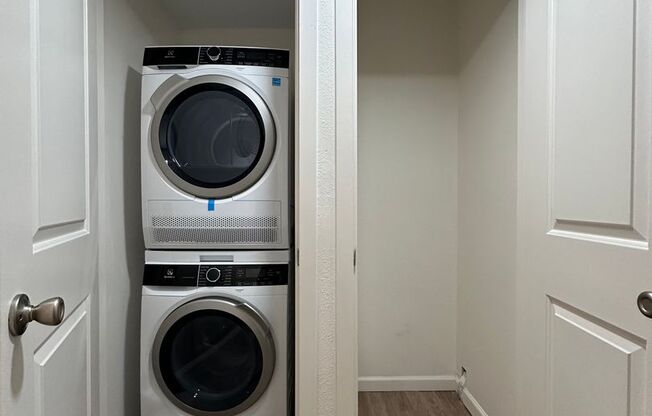 2 beds, 2 baths, 928 sqft, $1,495, Unit 1945 Peoria St #405